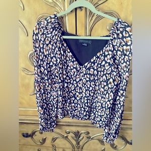 Adorable leopard/ cheetah 🐆 print blouse